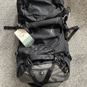OSPREY Kyte 38 Men's Backpack in Black and Gray